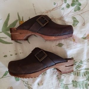Sanita Antique Brown "Urban Open" Clogs